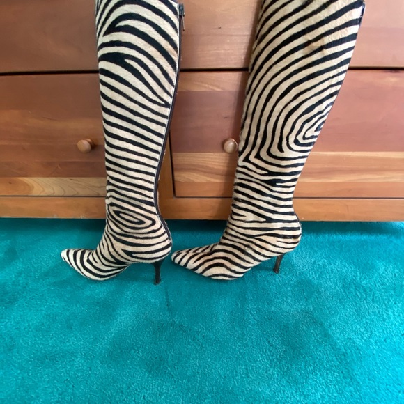 Manolo Blahnik 36.5 Pony hair zebra print boots. Very good condition. - Picture 4 of 8